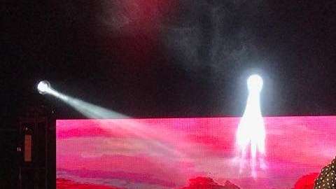 Yuridia en concierto en la ciudad de Los Ángeles.