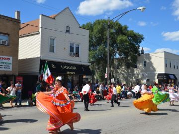 En Chicago y suburbios se realizan desfiles para celebrar la Independencia de México.