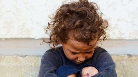 Denuncian la terrible situación de niños refugiados.