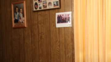 Elsie Eiler vive en una casa rodante.