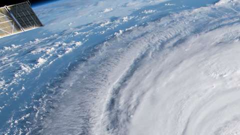 El huracán Florence ya llega a la costa de EEUU.