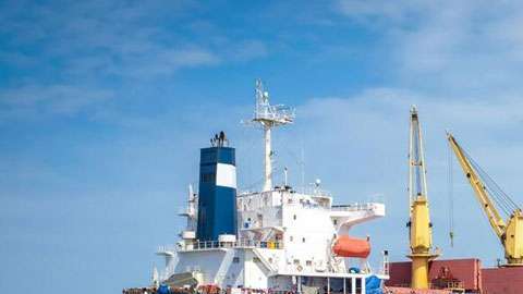 Unos diez barcos de carga naufragan cada año por este curioso motivo.