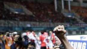 El jugador surcoreano Son Heung Min celebra el triunfo de su selección en los Juegos Asiáticos. (Foto: EFE/EPA/MAST IRHAM)