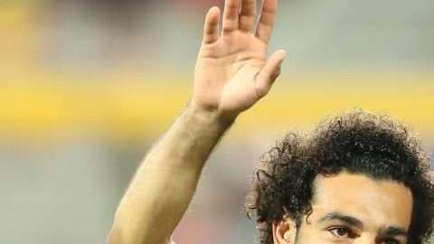 El egipcio Mohamed Salah es alabado por su técnico, el mexicano Javier Aguirre. (Foto: EFE/EPA/KHALED ELFIQI)