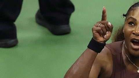 Serena Williams discutía con el juez de silla Carlos Ramos en la final del US Open. (Foto: EFE/EPA/BRIAN HIRSCHFELD)
