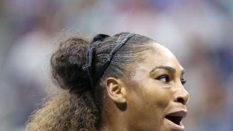 Serena Williams puso de cabeza al mundo del tenis en la final del US Open contra Naomi Osaka. (Foto: EFE/EPA/DANIEL MURPHY)