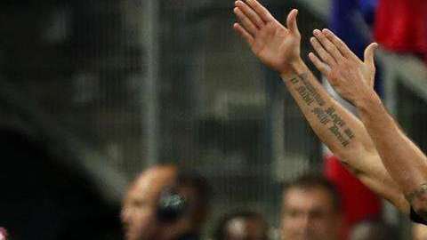 El francés Olivier Giroud le dio el triunfo a Francia ante Holanda. (Foto: EFE/EPA/IAN LANGSDON)