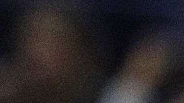 Del Potro y Djokovic se abrazan al final del partido.