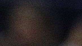 Del Potro y Djokovic se abrazan al final del partido.