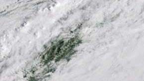 Fotografía cedida por la NOAA que muestra el huracán Florence moviéndose hacia la costa este de EEUU.