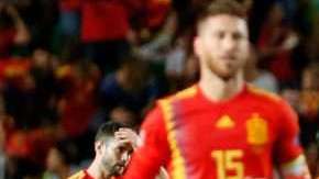 La síntesis del partido en Elche. Luka Modric sufría mientras España goleaba a Croacia. (Foto: EFE/ Manuel Ramón)