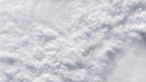 Fotografía cedida por la NASA muestra el ojo del huracán Florence sobre el océano Atlántico hoy, 12 de septiembre del 2018.