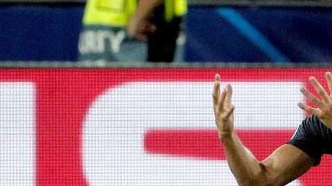 Cristiano Ronaldo luego de ser expulsado por primera vez en Champions. (Foto: EFE/ Juan Carlos Cárdenas)