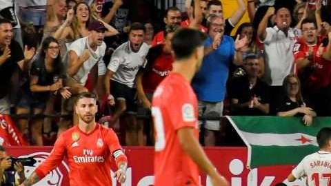 Sevilla exhibió a un Real Madrid dormido en el Sánchez Pizjuán. (Foto: EFE/Raúl Caro)