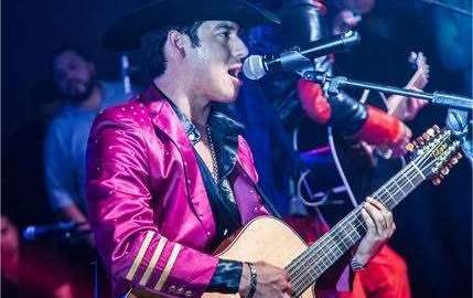 El fallecido cantante mexicano Ariel Camacho en una de sus presentaciones.