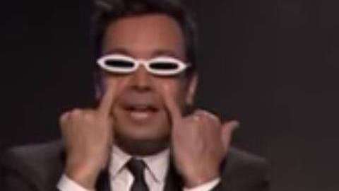 Jammy Fallon acompañó a Bad Bunny en una de sus interpretaciones.