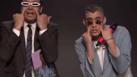 Jammy Fallon acompañó a Bad Bunny en una de sus interpretaciones.