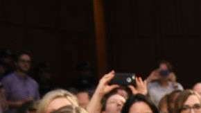 Zina Bash atrás de Kavanaugh. Getty Images