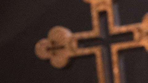 Demián Bichir es el Padre Burke en 'The Nun'.