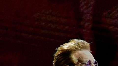 Bono, vocalista de U2.