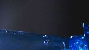 El agua no crea calor por sí misma