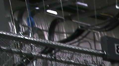 Un niña de Centroamérica descansa en un centro de detención de la Patrulla Fronteriza en McAllen, Texas.