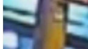 La mujer cruzaba la avenida cuando fue impactada.