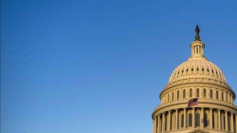 Peters se presenta al Congreso en las elecciones del 6 de noviembre.