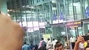 El futbolista mexicano Enrique Esqueda a su llegada a Calcuta.