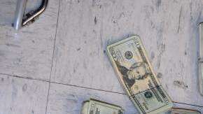 Las autoridades confiscaron el dinero.