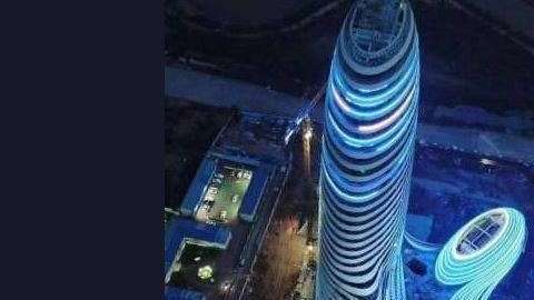Sin duda, la forma del edificio da para la polémica.