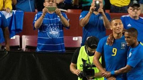 El brasileño Richarlison celebra su gol contra El Salvador en el FedEx Field. (Foto: JIM WATSON / AFP/Getty Images)