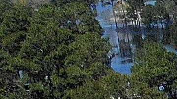 Las inundaciones aíslan a vecindarios en Carolina del Norte.