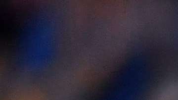 Yasiel Puig festeja su jonrón con Grandal (izq.) y Muncy en el home.