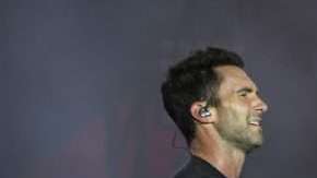 El grupo Maroon 5 liderado por Adam Levine sería el encargado ya de amenizar el medio tiempo del próximo Super Bowl.      (Foto: APU GOMES/AFP/Getty Images)