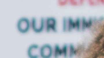 Activistas piden al gobierno mantener el permiso a los salvadoreños.