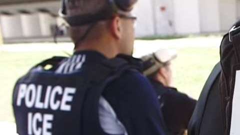 ICE acusó a autoridades locales de no retener a inmigrantes.