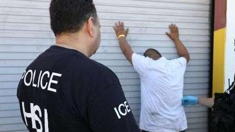 Esta misma semana, ICE realizó un operativo en una fábrica de Texas.