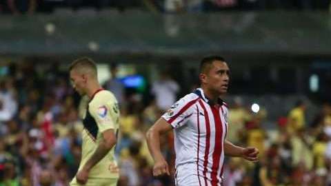 Jugadores de Chivas festejan el empate ante América en el estadio Azteca. (Foto: Imago7/Alejandra Suárez)