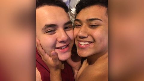 Johnny López y su novio viven su amor intensamente