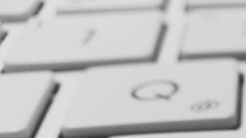 Son casi imperceptibles, pero también muy últiles. Al menos sí lo fueron en los primeros tiempos de las máquinas de escribir.