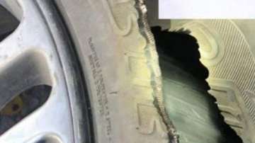 La droga estaba escondida entre las llantas.