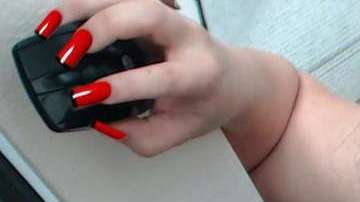 Bryan Deneumostier vestido de mujer.