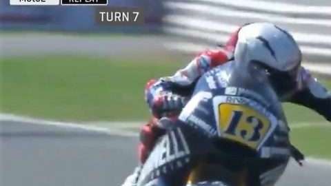 Increíble comportamiento antideportivo en Moto2.