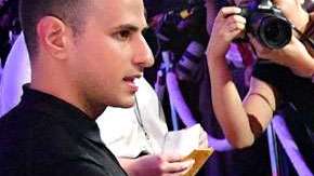 Nicki Minaj sufrió accidente de vestuario.