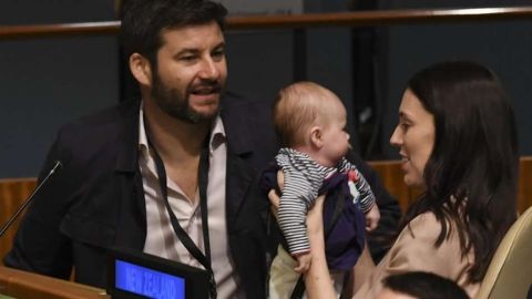 Jacinda Ardern fue con Neve y con su marido a la Cumbre por la Paz, donde dio un discurso