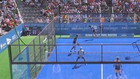 Paquito Navarro se estrelló contra uno de los cristales y sufrió varias cortaduras