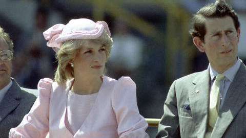 La Princesa Diana y el Princípe Carlos en un evento en 1983 cuando estaban casados.