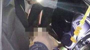 El hombre, supuestamente, desconocía la doble vida de su pareja.