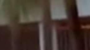 Un hombre pide ayuda a la policía para pedirle a su novia matrimonio.